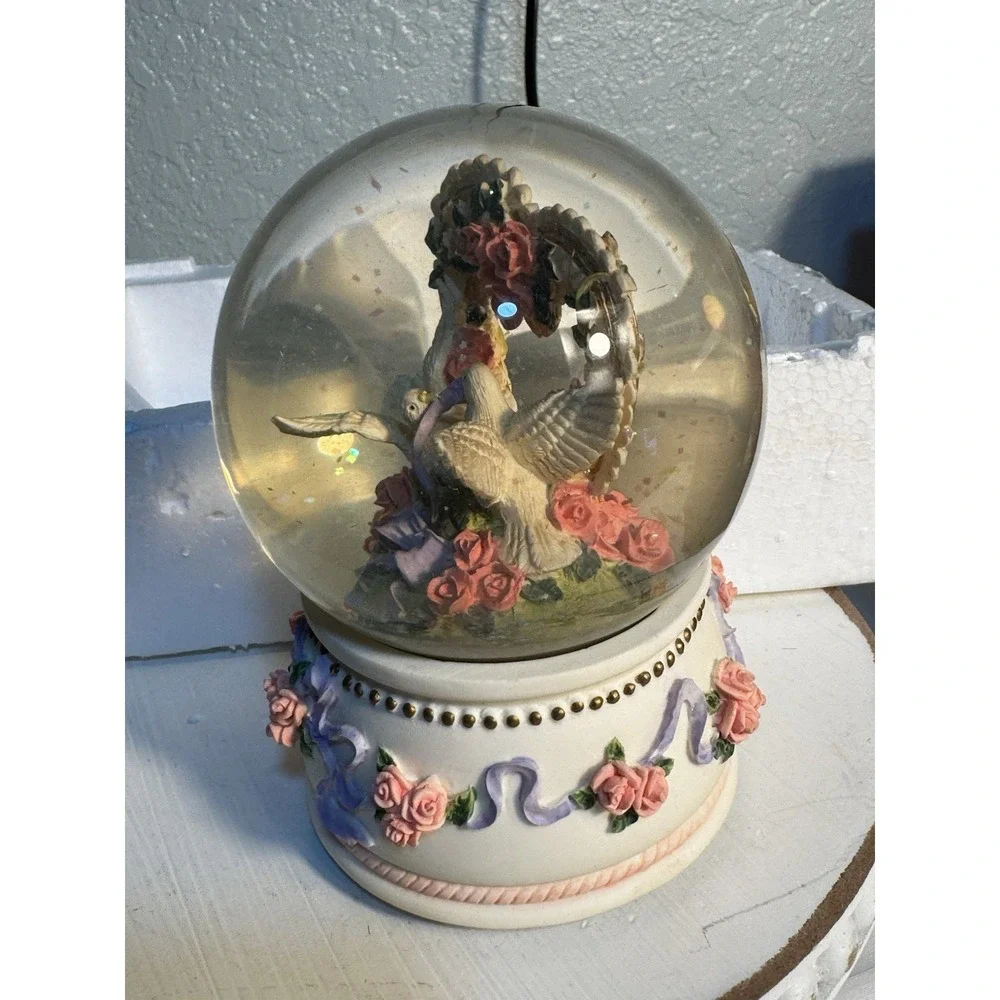Vintage Musical Snow Globe Double Doves Heart‎ Music Box Plays 